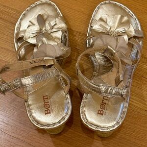 Born Women’s Gold Sandals Size 40.5 (9 1/2). Feminine Vacation Summer Resortwear